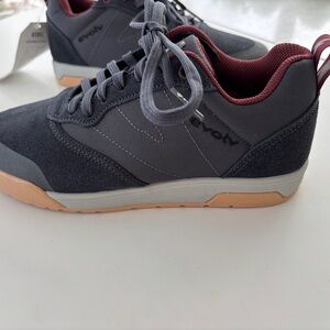 Evolv Rebel Performance Lifestyle Trax Soles W 6.5 shoes